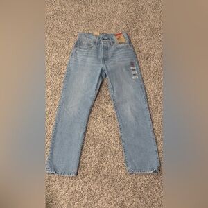 NWT Levi Crop 501